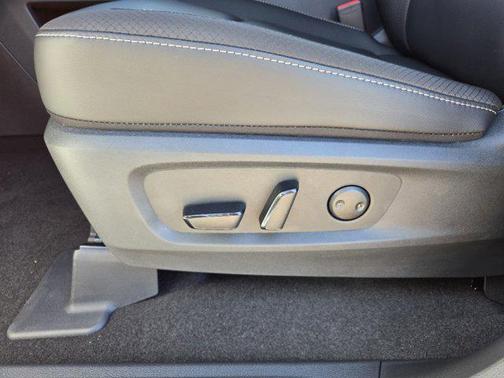 2025 Nissan Pathfinder SL FWD