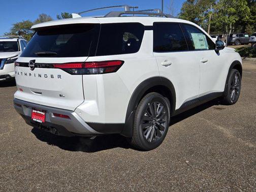 2025 Nissan Pathfinder SL FWD