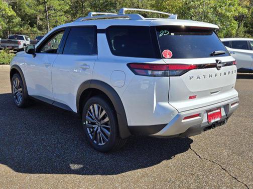 2025 Nissan Pathfinder SL FWD