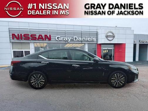Super Black Clearcoat 2025 Nissan Altima SV