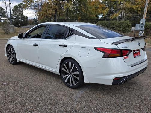 2020 Nissan Altima SR FWD