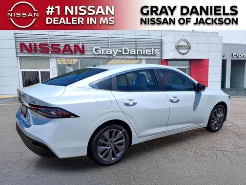 Aspen White 2026 Nissan Sentra SL