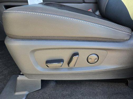 2025 Nissan Pathfinder SL FWD