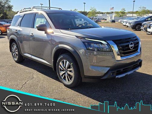 2025 Nissan Pathfinder SL FWD