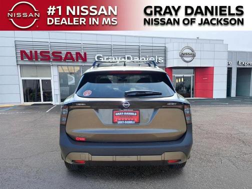 Canyon Bronze M 2026 Nissan Kicks SV