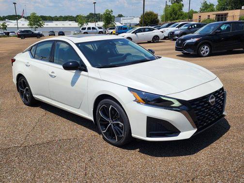 2025 Nissan Altima SR FWD