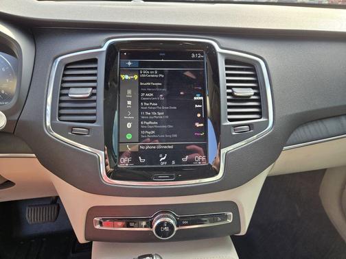 2020 Volvo XC90 T5 Momentum 7 Passenger