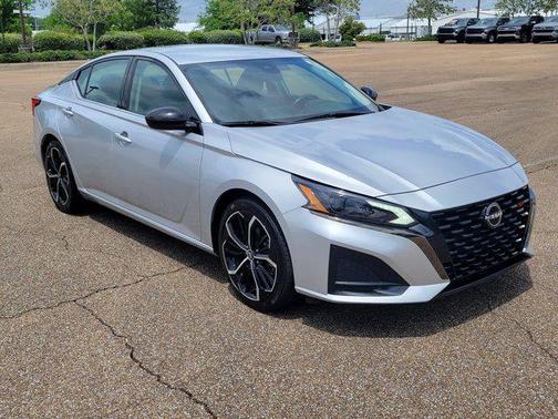 2023 Nissan Altima SR FWD