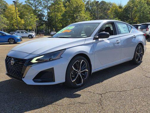 2025 Nissan Altima SR FWD