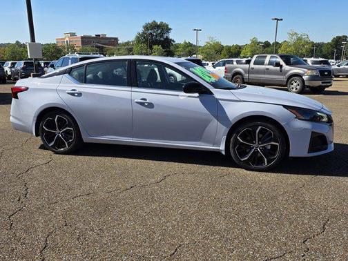 2025 Nissan Altima SR FWD