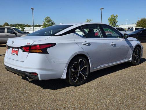 2025 Nissan Altima SR FWD