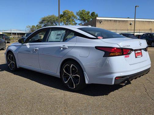 2025 Nissan Altima SR FWD