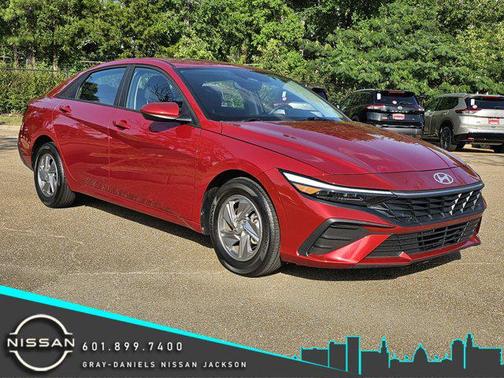 2024 Hyundai ELANTRA SE