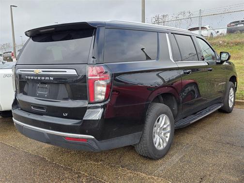 2024 Chevrolet Suburban LT
