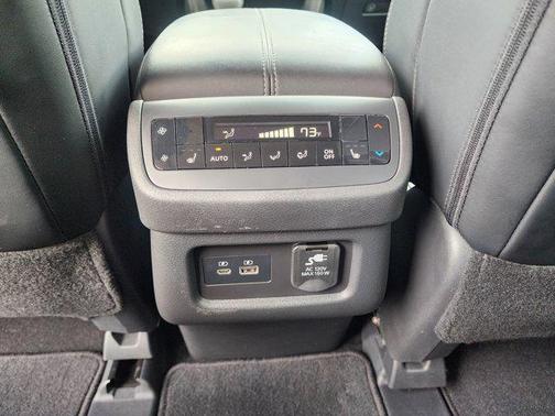 2023 Nissan Pathfinder Platinum 4WD