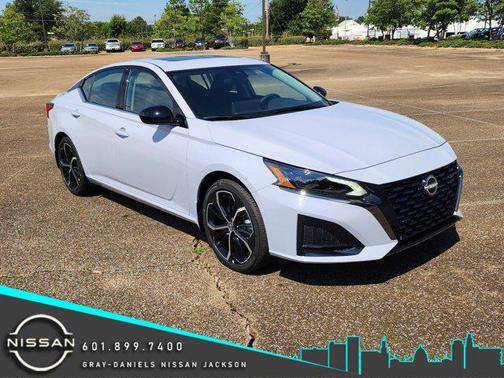 2025 Nissan Altima SR FWD