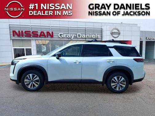 Everest White P 2026 Nissan Pathfinder SL