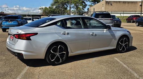 2024 Nissan Altima SR FWD