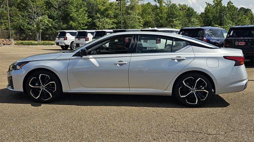 2024 Nissan Altima SR FWD