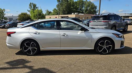 2024 Nissan Altima SR FWD