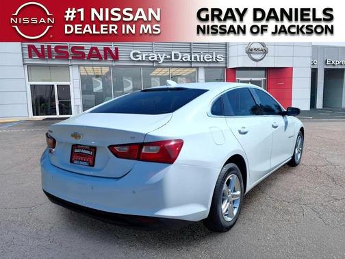Summit White 2024 Chevrolet Malibu LT