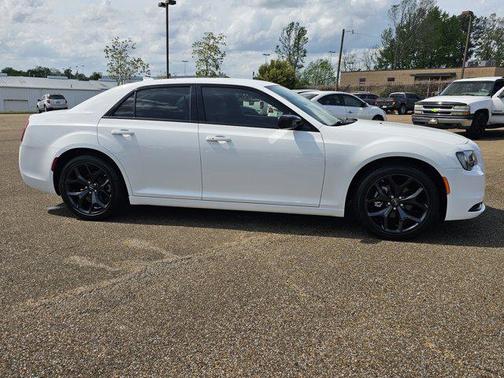 2022 Chrysler 300 Touring