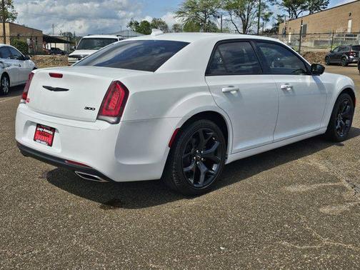 2022 Chrysler 300 Touring