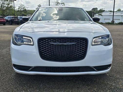 2022 Chrysler 300 Touring