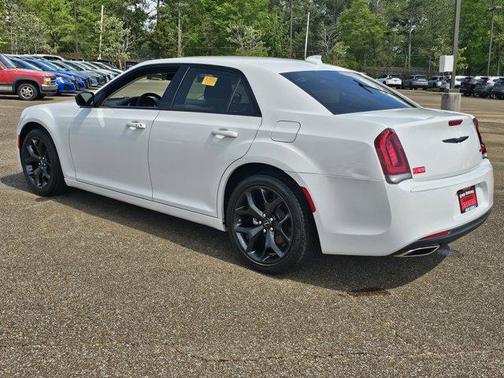 2022 Chrysler 300 Touring