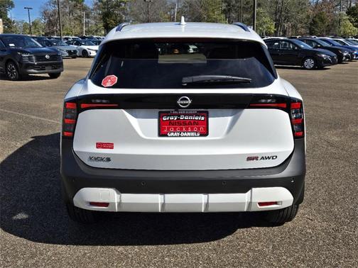 2025 Nissan Kicks SR