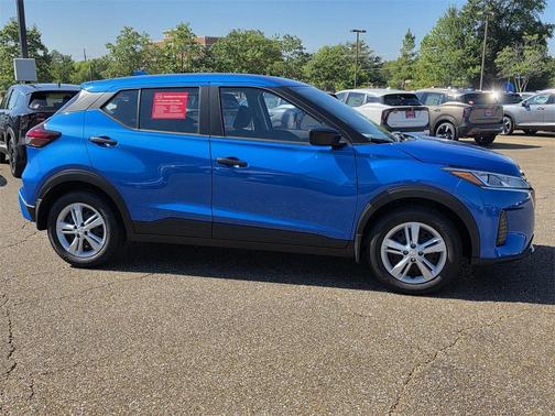 2025 Nissan Kicks S