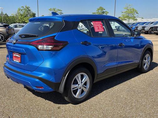2025 Nissan Kicks S