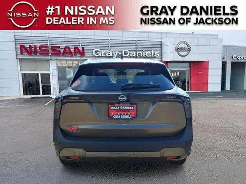 Canyon Bronze M 2026 Nissan Kicks SV