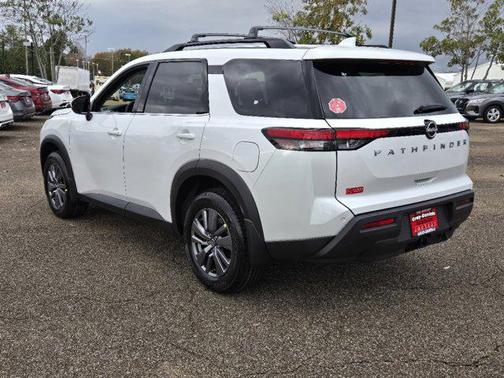 2025 Nissan Pathfinder SV FWD