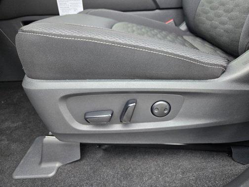 2025 Nissan Pathfinder SV FWD