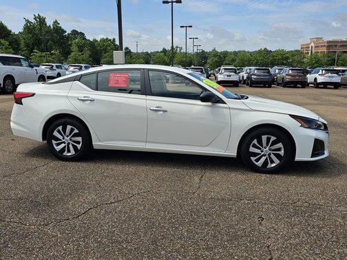 2025 Nissan Altima S FWD