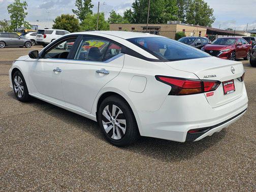 2025 Nissan Altima S FWD