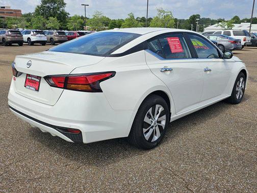 2025 Nissan Altima S FWD