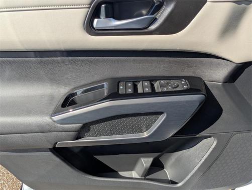 2025 Nissan Pathfinder SL FWD