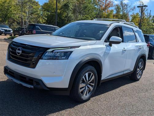 2025 Nissan Pathfinder SL FWD