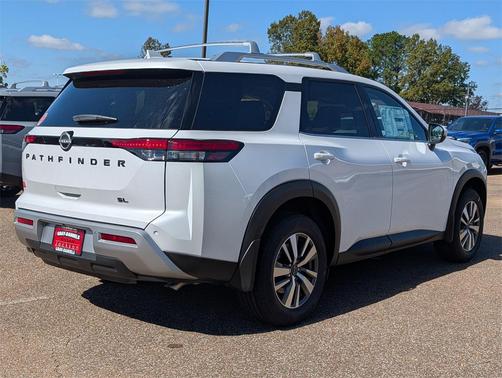 2025 Nissan Pathfinder SL FWD