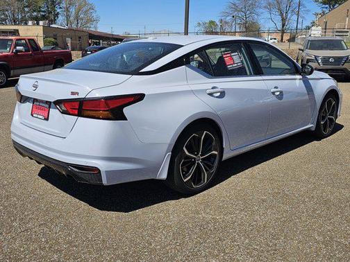 2024 Nissan Altima SR FWD