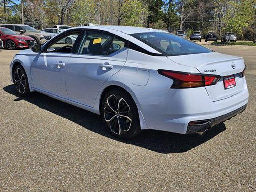 2024 Nissan Altima SR FWD