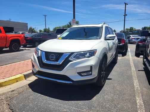White 2017 Nissan Rogue SL