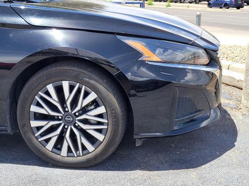 Black 2024 Nissan Altima 2.5 SV