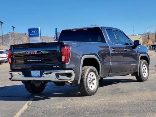 2023 GMC Sierra 1500 SLE