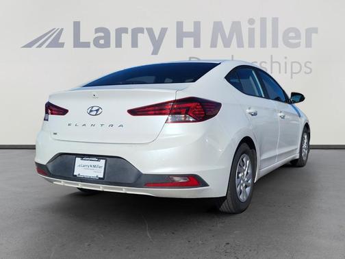 2019 Hyundai ELANTRA SE