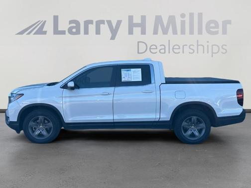 White 2021 Honda Ridgeline RTL