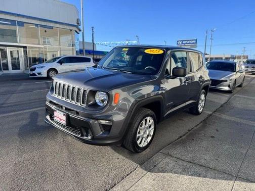 Graphite Gray 2023 Jeep Renegade Latitude