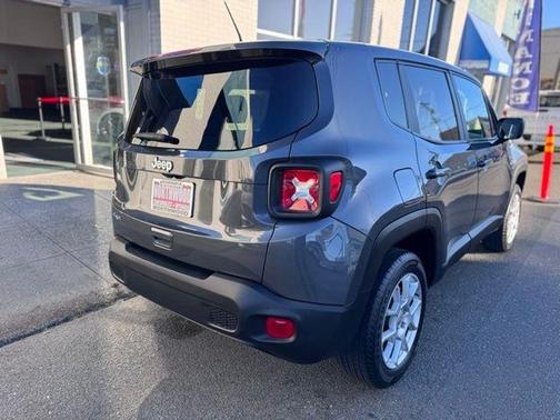 Graphite Gray 2023 Jeep Renegade Latitude
